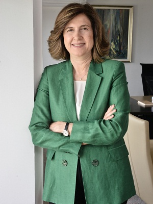 İdil Yiğitbaşı