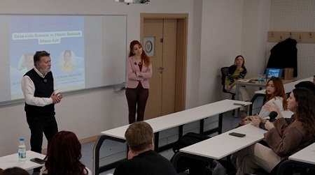 Yaşar Üniversitesi konferans